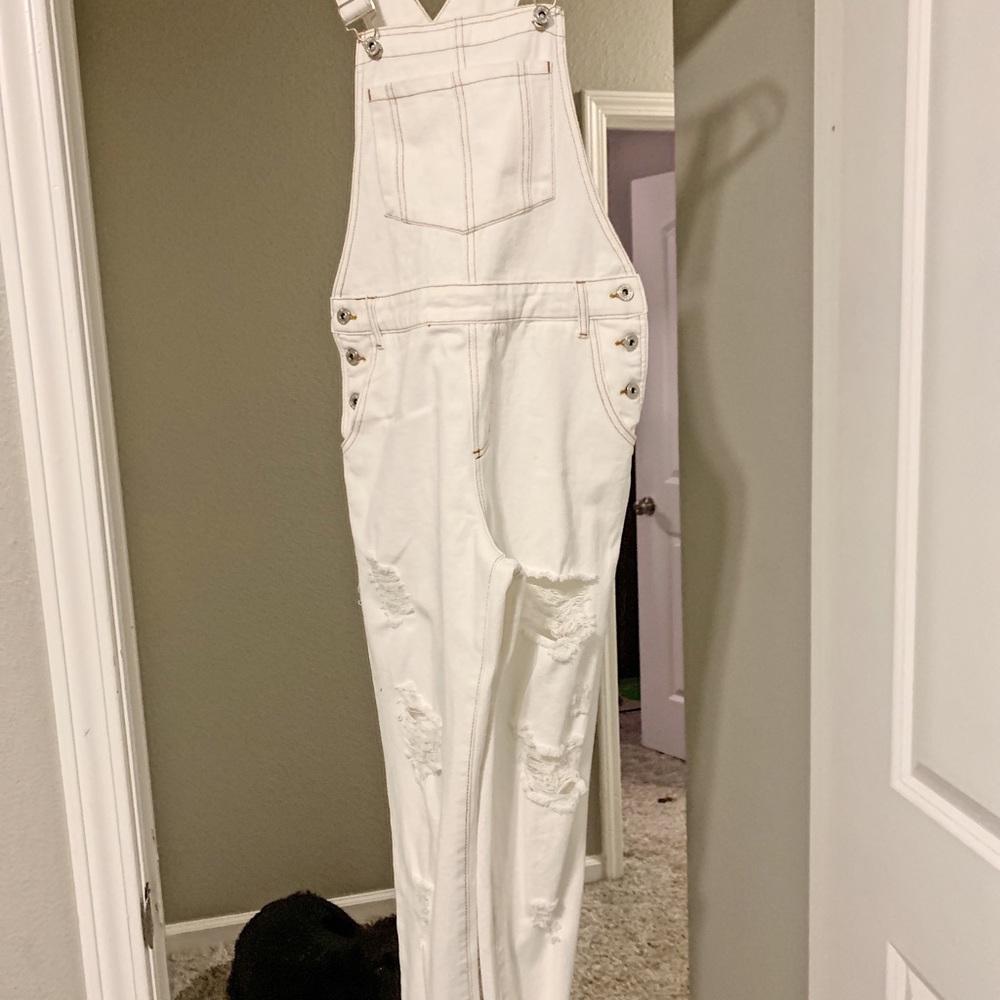 Wild Honey white shredded leg overall pants!